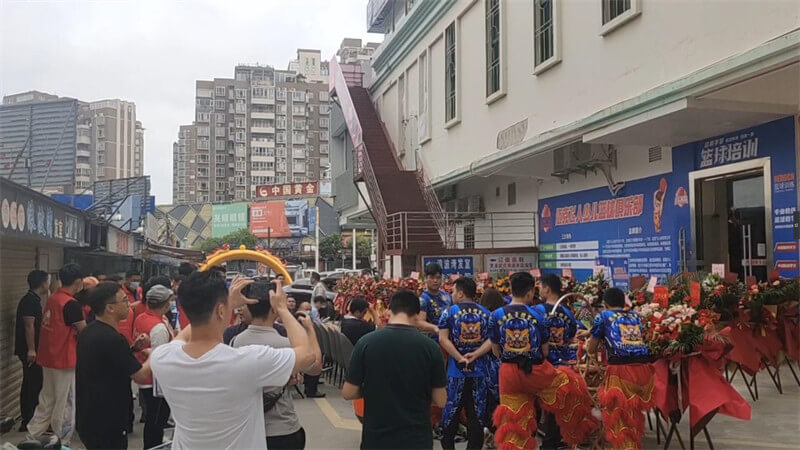 恭喜迈克飞人少儿篮球俱乐部广东珠海金湾区馆盛大开业_篮球馆开业_迈克飞人篮球加盟馆开业