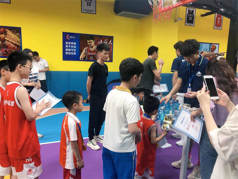 迈克飞人篮球俱乐部朝南国际场馆第一届嘉年华——亲子运动会圆满结束！(图8)